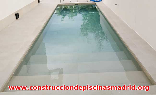 Construcción de Piscinas Porcelánico El Berrueco